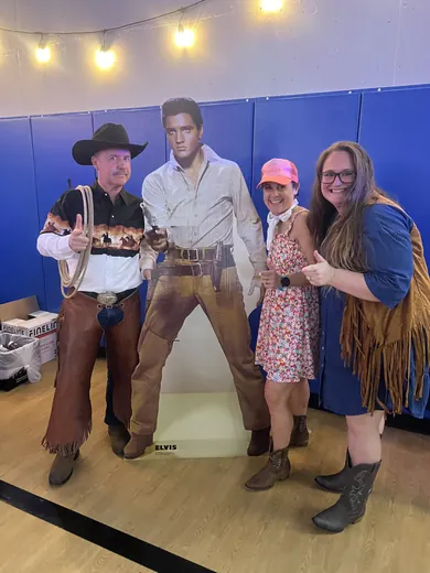 At the western photo cut-out