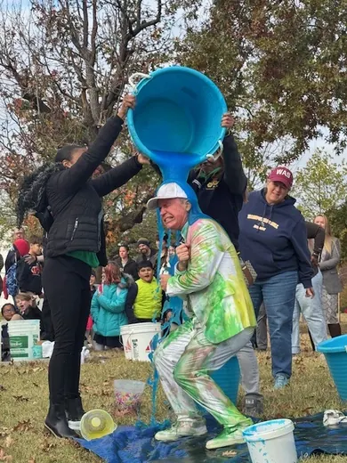Taking a bow, thoroughly slimed