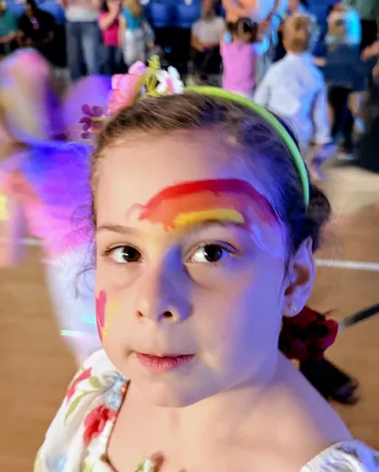 A rainbow across the eyes