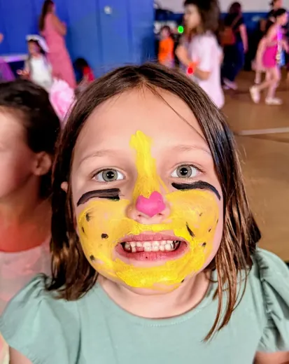 A tiger face at full volume